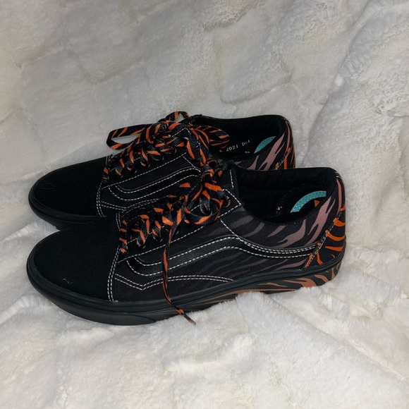 Low Top Tiger Stripe Vans - Picture 4 of 8